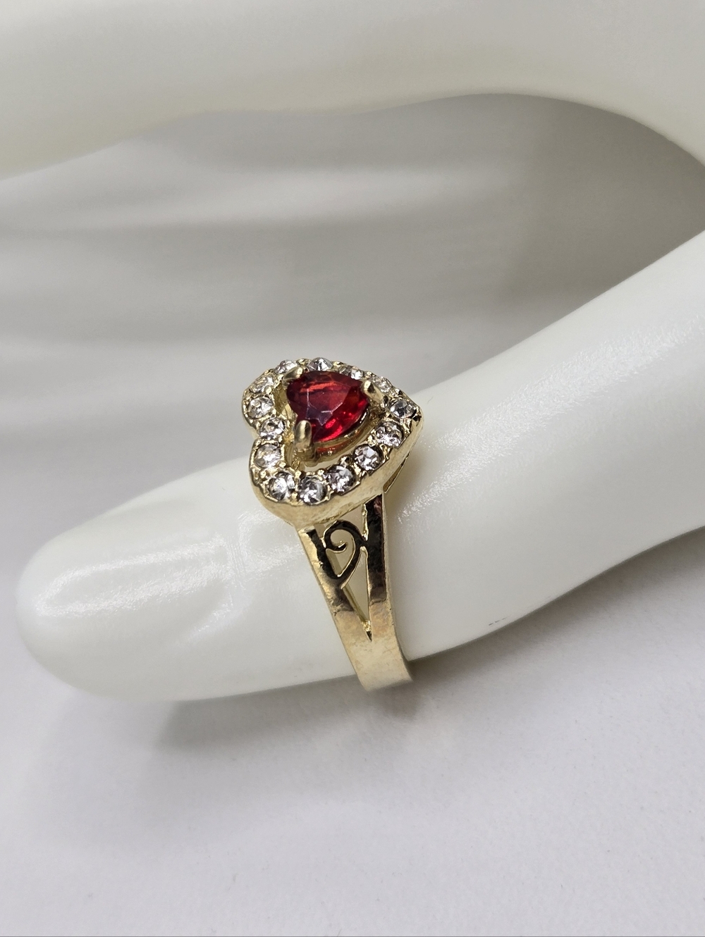Swarovski Crystal Elements Gold Heart Ring Ruby Red Size 8 Prom Wedding Casual - Picture 3 of 5